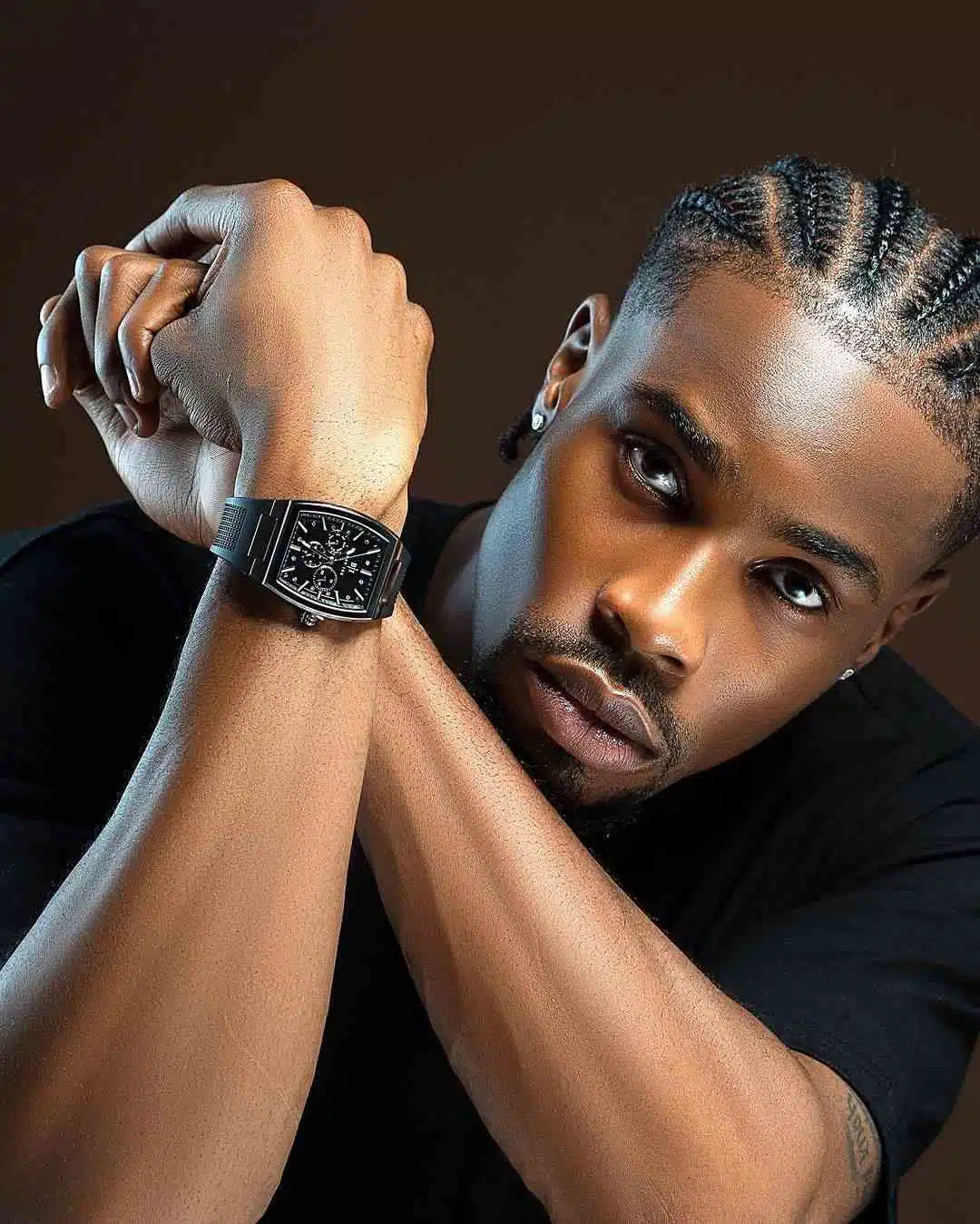Neo denies being in relationship with any lady following reports of dating Beauty (Video)