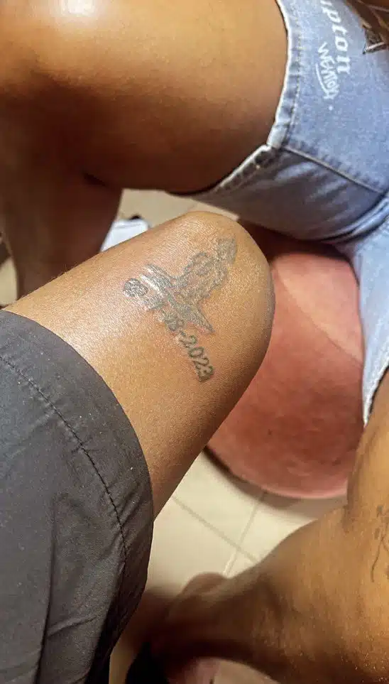 Wizkid’s die hard fan pays tribute to his late mother with a permanent tattoo