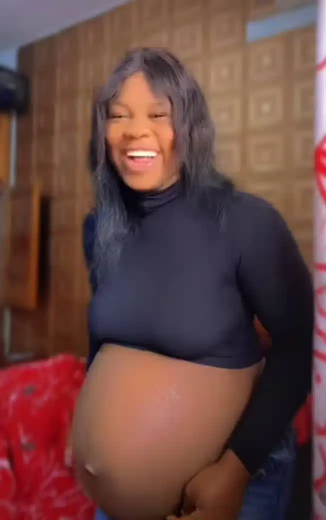 Netizens slam pregnant lady as she swiftly sucks in heavy baby bump to almost flat stomach (Video)