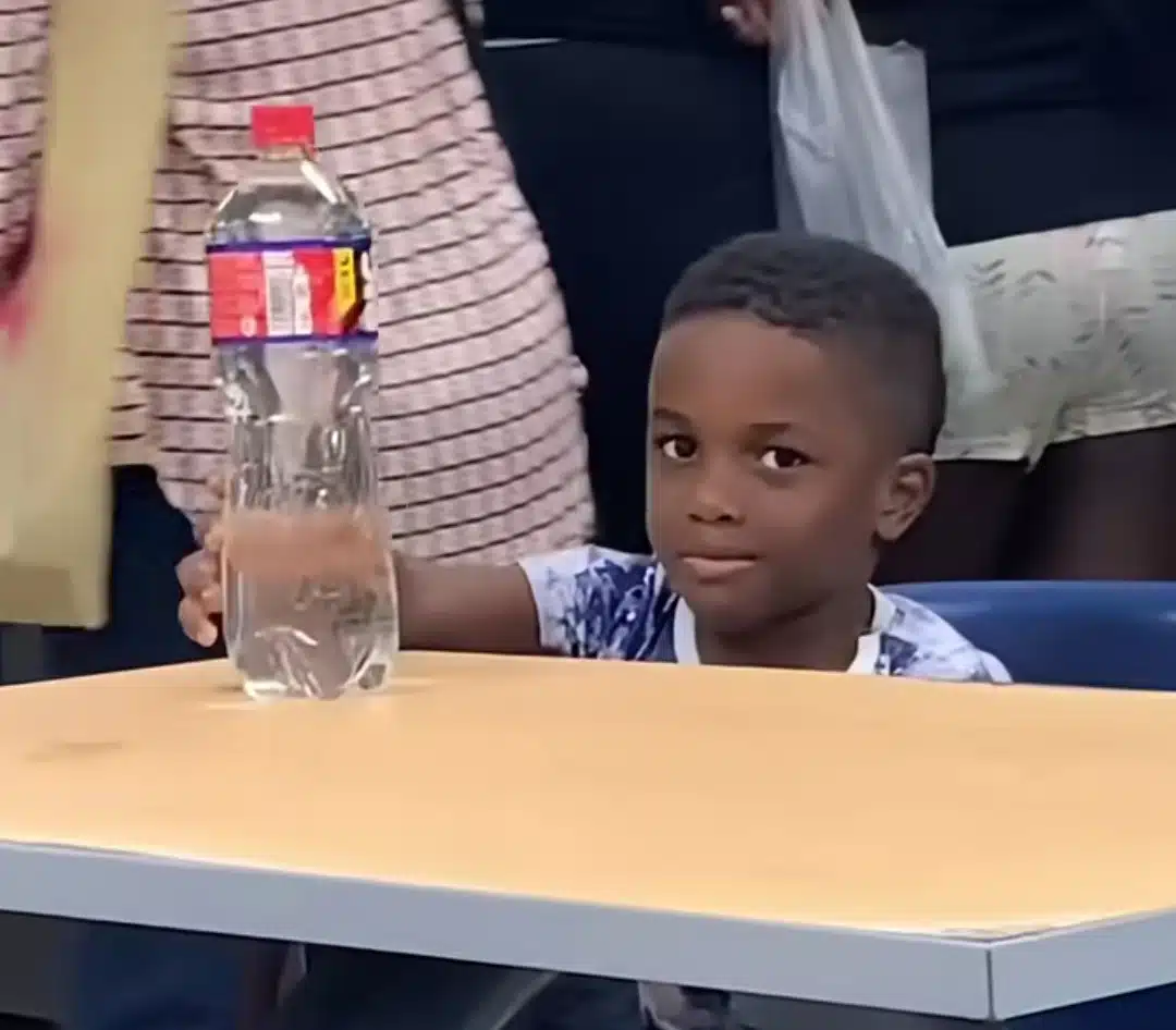 “He just trying to be your girlfriend” – Little boy makes lady giggle as he winks, blows kiss at her in restaurant (Video)