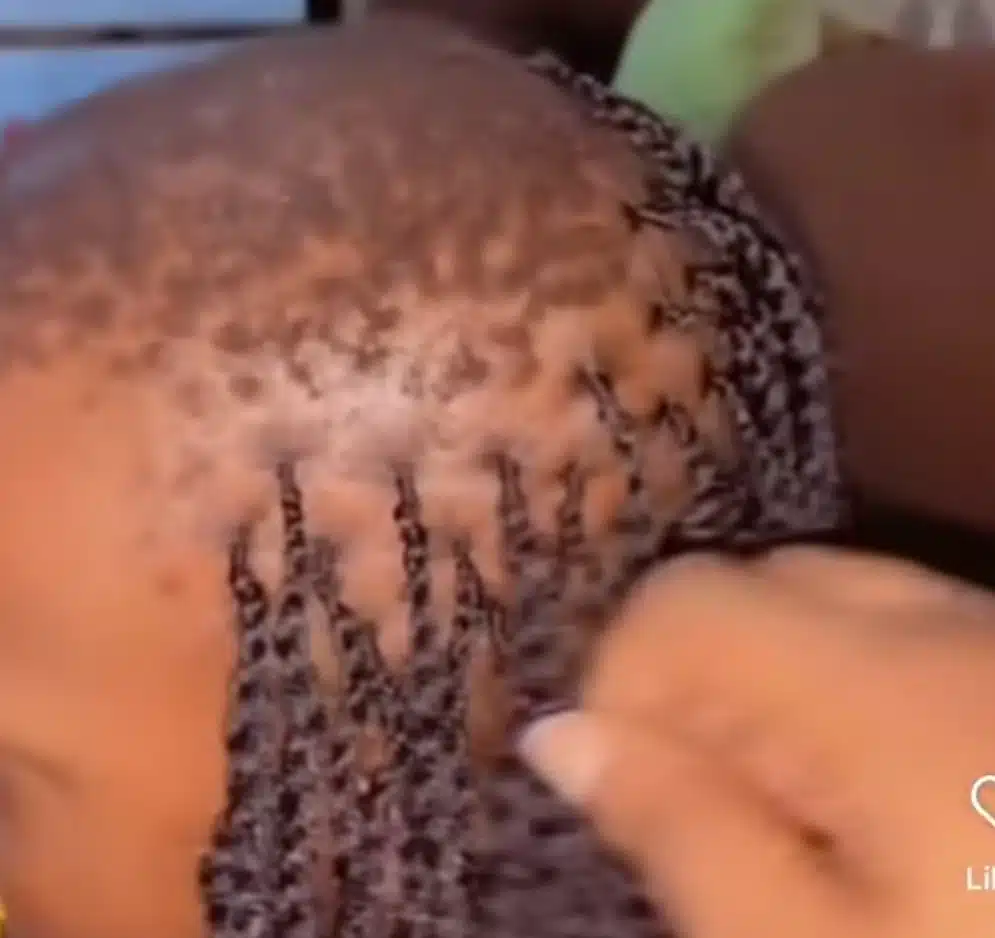 “This should be illegal” – Netizens left speechless as mother forces hair extensions on young daughter’s head